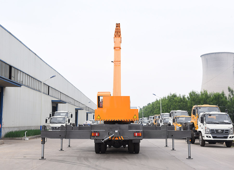 18吨自制吊车-新款