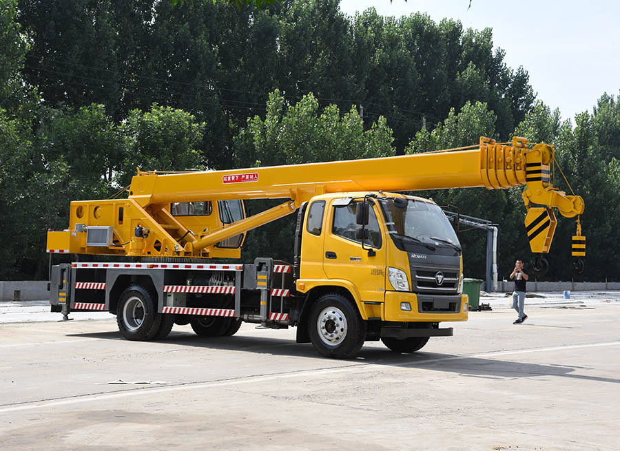 16吨福田140内走绳