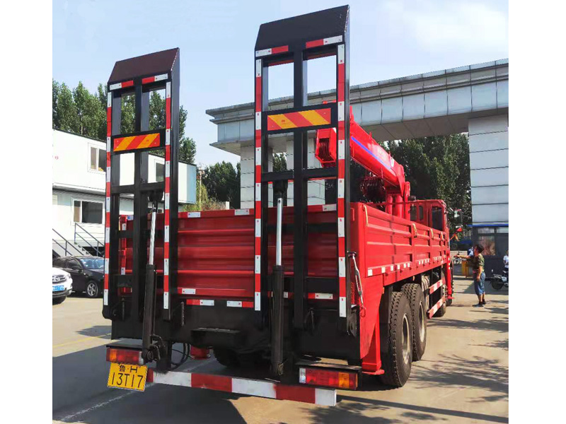 16吨随车吊（带爬梯）