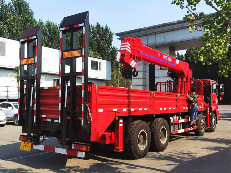 16吨随车吊（带爬梯）