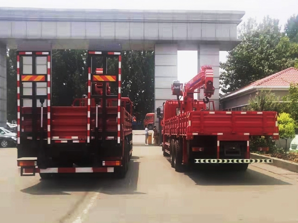 16吨随车吊（带爬梯）