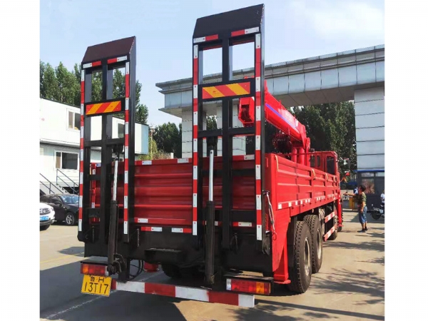 16吨随车吊（带爬梯）